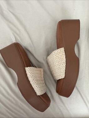 TOP Moda Cream Crochet Strap Brown Platform Slides
